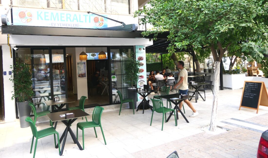Marmaris’te yaşayan girişimci iş kadını Moda Tasarımcısı Nuray Erimli; oğlu