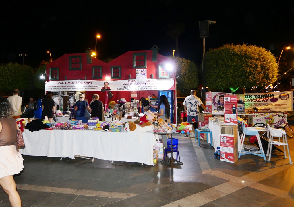 Marmaris’te Sosyal Dayanışma örneği olarak tarihe geçecek konserde; Muğlalı 11