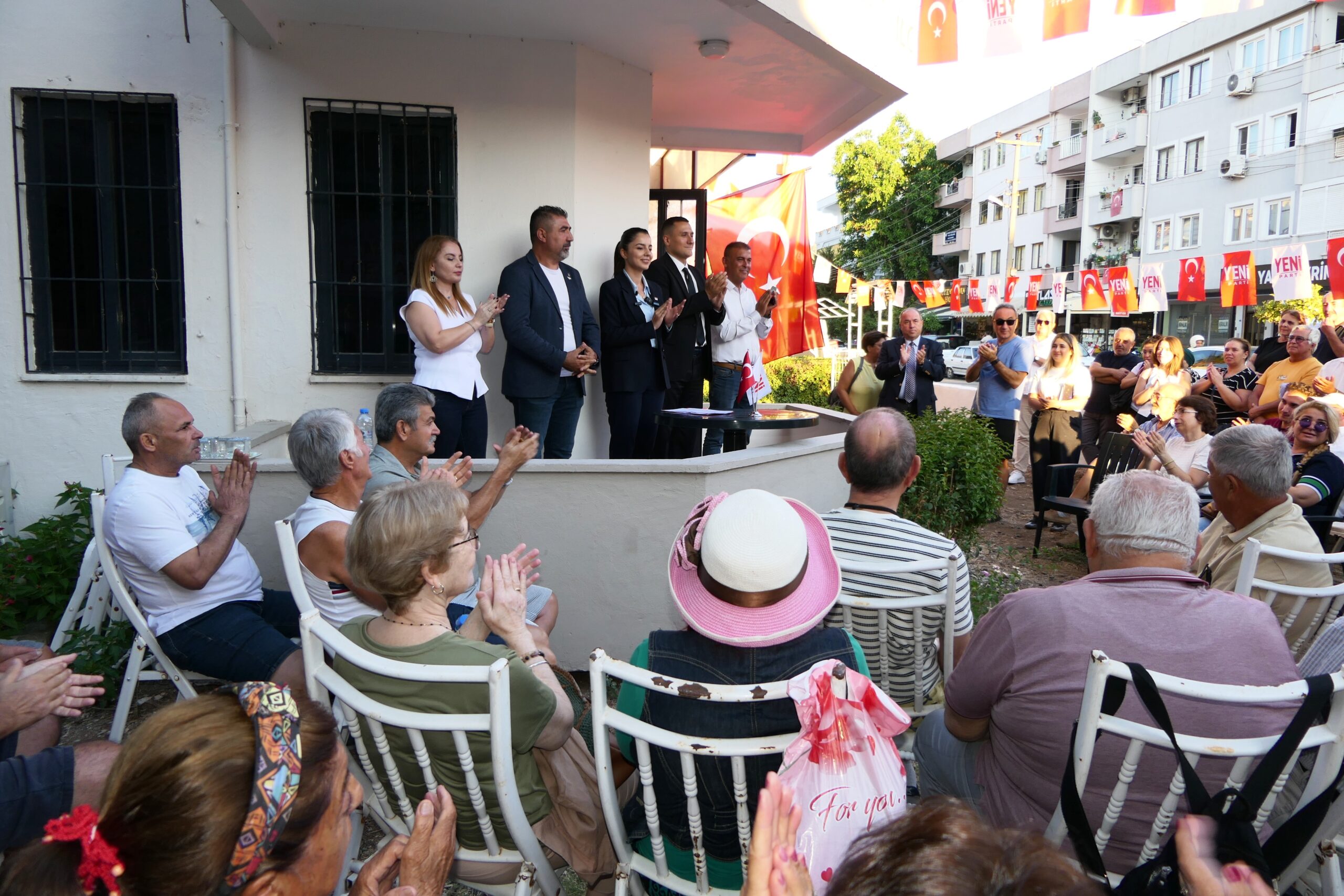 Daha öncesinde genç turizmci Ali Bedir ve "dayatma kurucu ilçe