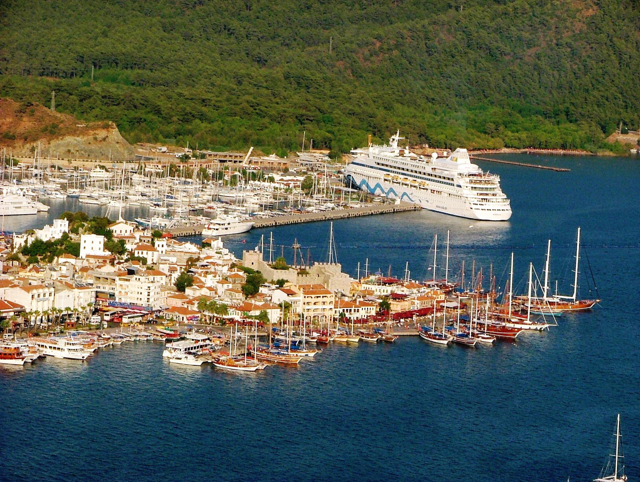 Muğla’nın Marmaris ilçesi; 37. Marmaris Uluslararası Yarış Haftası ile bir